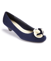 Viva La Diva Trim Court Shoe