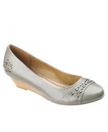 Viva La Diva Stud Detail Wedge
