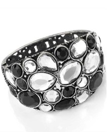 Petal Dolls Black Stone Bangle