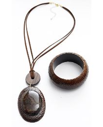Marisota wooden pendant and bangle