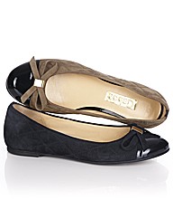 Gabor Quilted Pumps With Bow and Trim Gabor Quilted Pumps With Bow and Trim