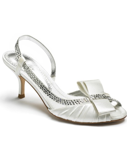 Be Elegant and Feel Comfortable with Your Low Heel Bridal Shoes