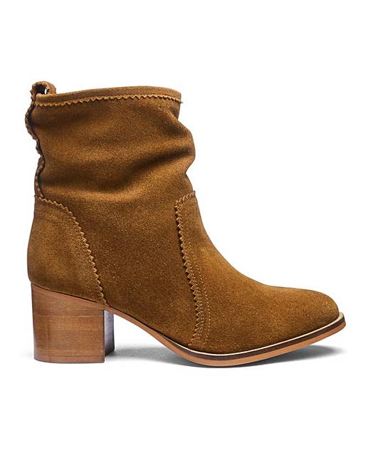 Suede Pull On Boots E Fit | Marisota