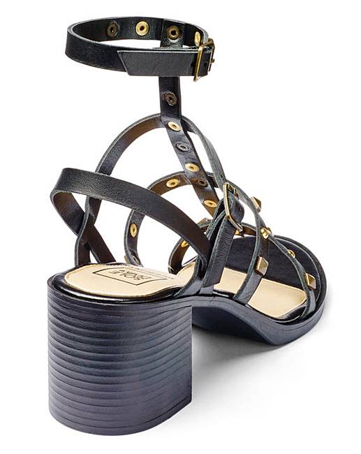 simply be sandals