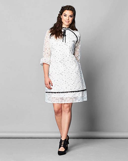 Simply Be Contrast Daisy Lace Dress Simply Be