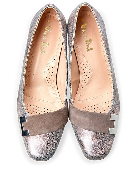 suppliers of van dal shoes