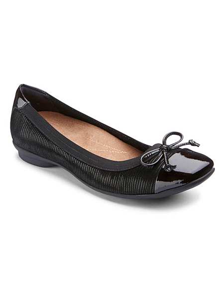 wide fit shoes clarks outlet