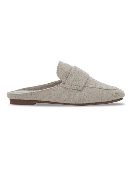 slippers eee width