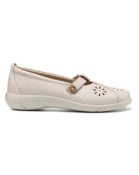 hotter cream shoes