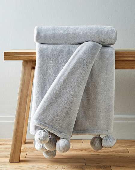 Ugg pom deals pom blanket