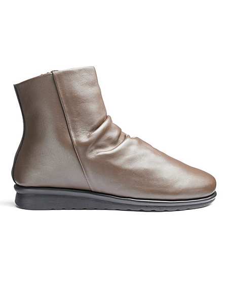 cushion walk ankle boots eee fit
