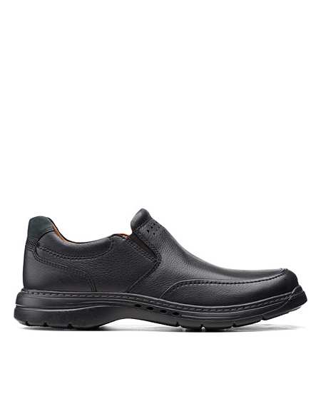 clarks wide fitting shoes