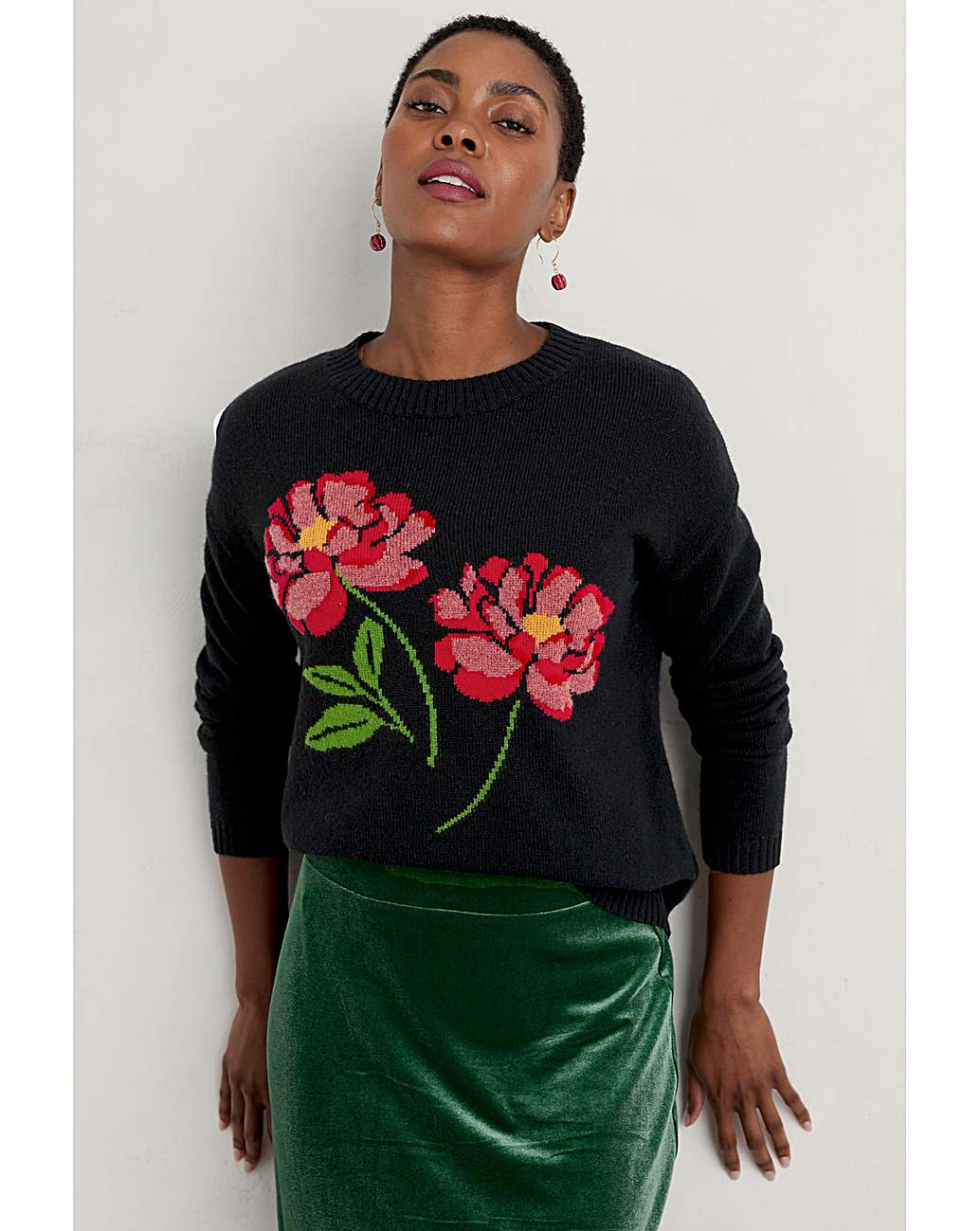 Black jumper with top embroidered flowers