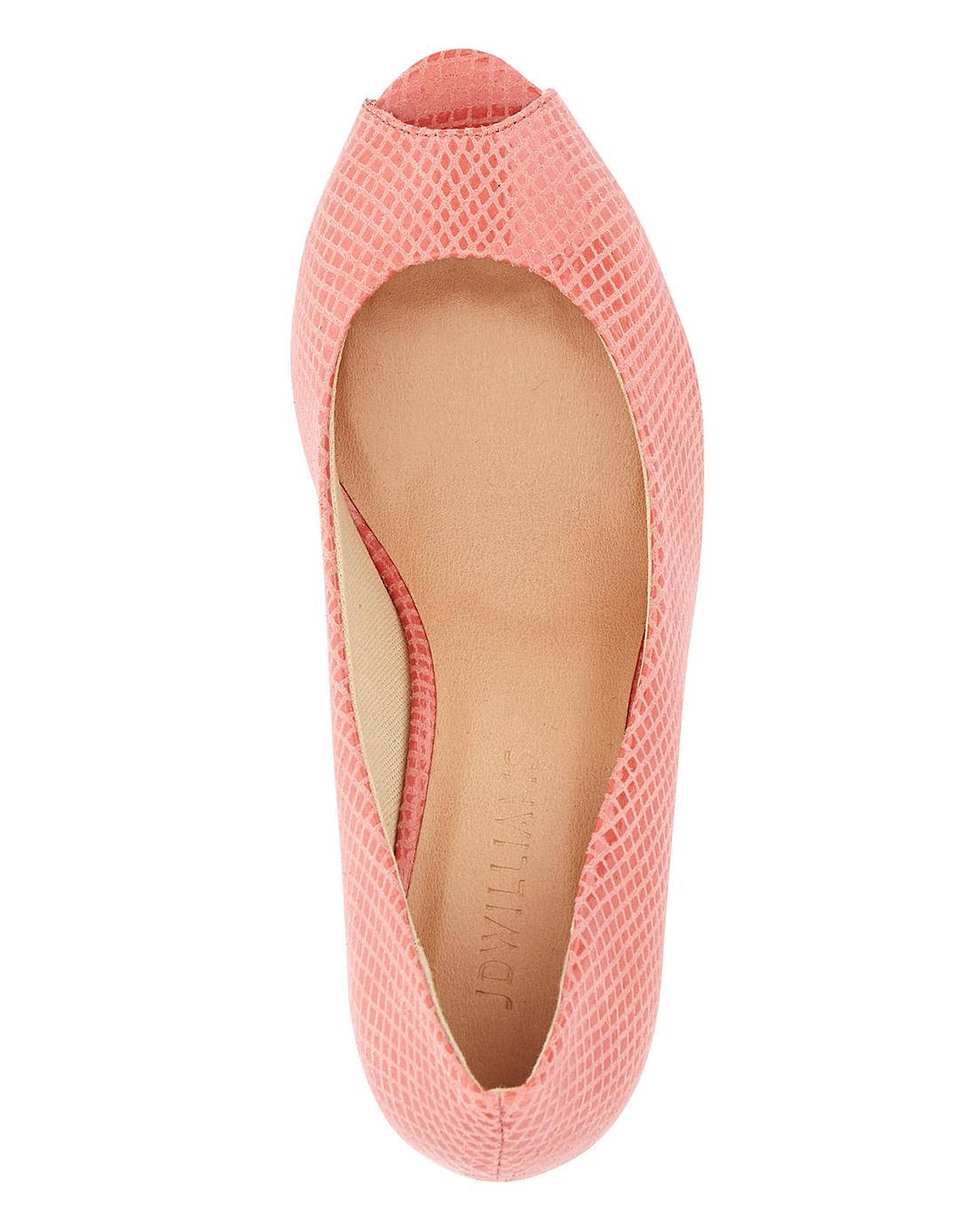 eee court shoes