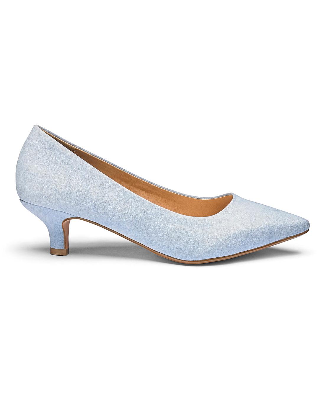 cat heel shoe with runner sole