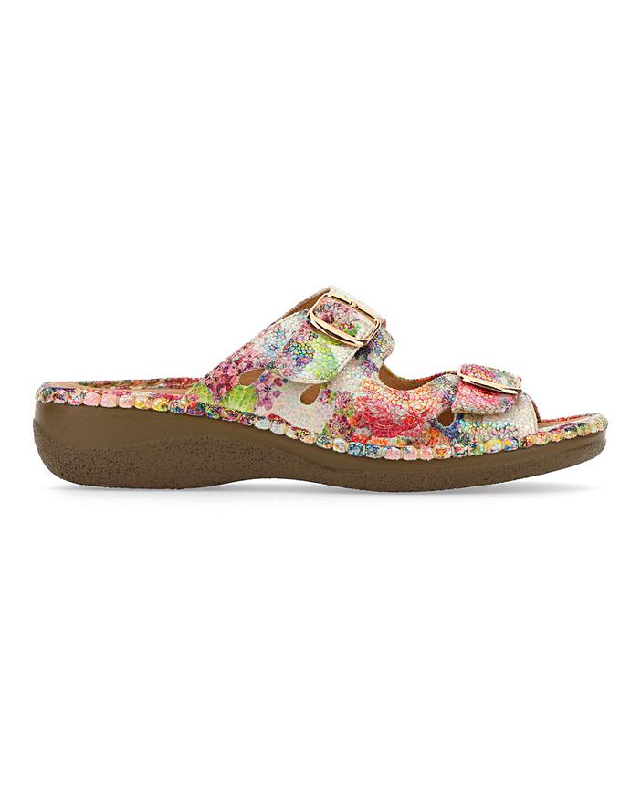 twin buckle sandals