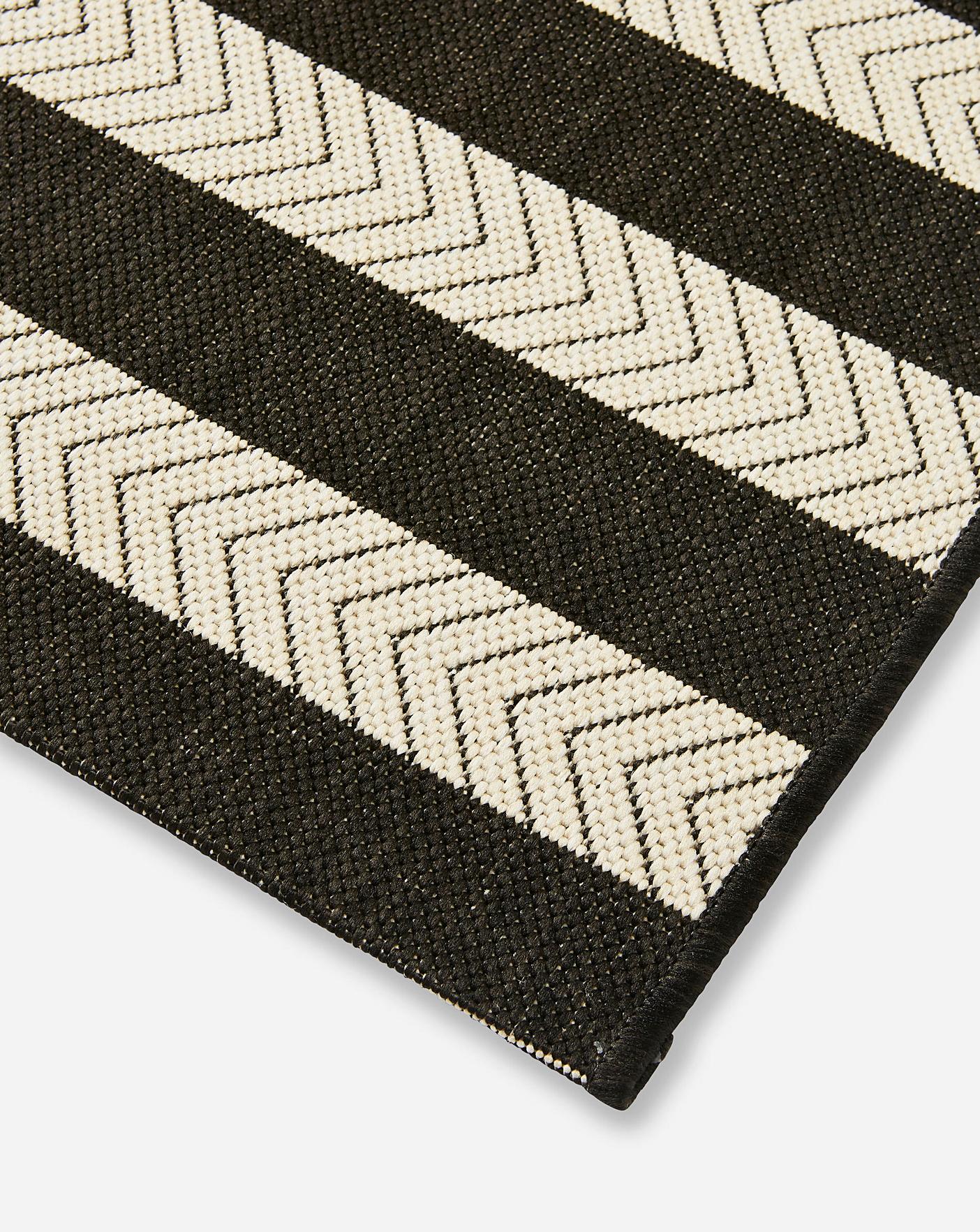 OUTDOOR RUG - STRIPE | J D Williams