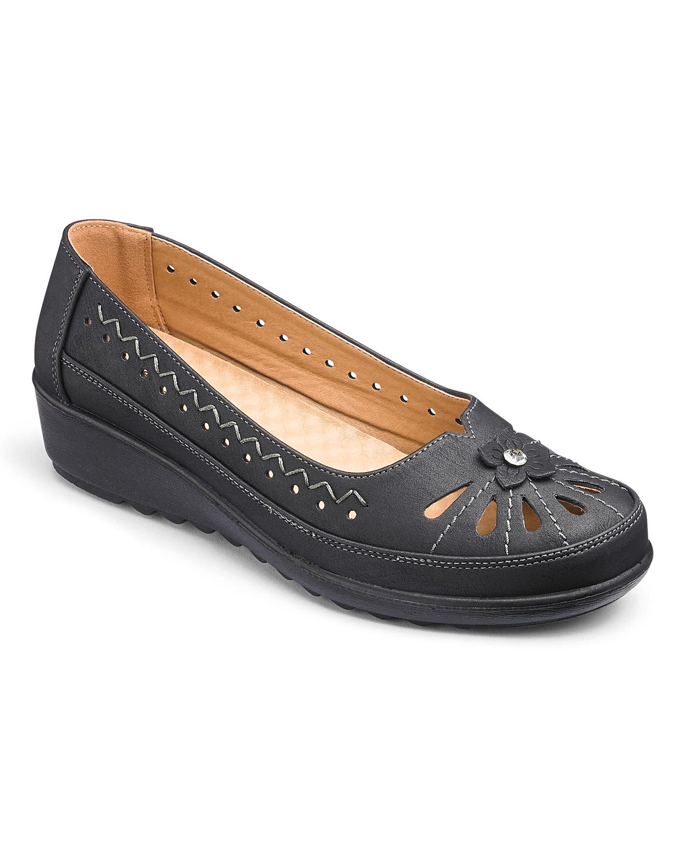 cushion walk ladies flat shoes