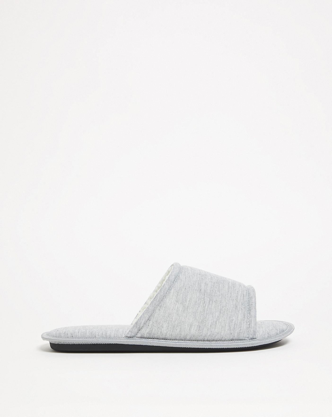 Can you wear slippers outside?– LOUNGERS