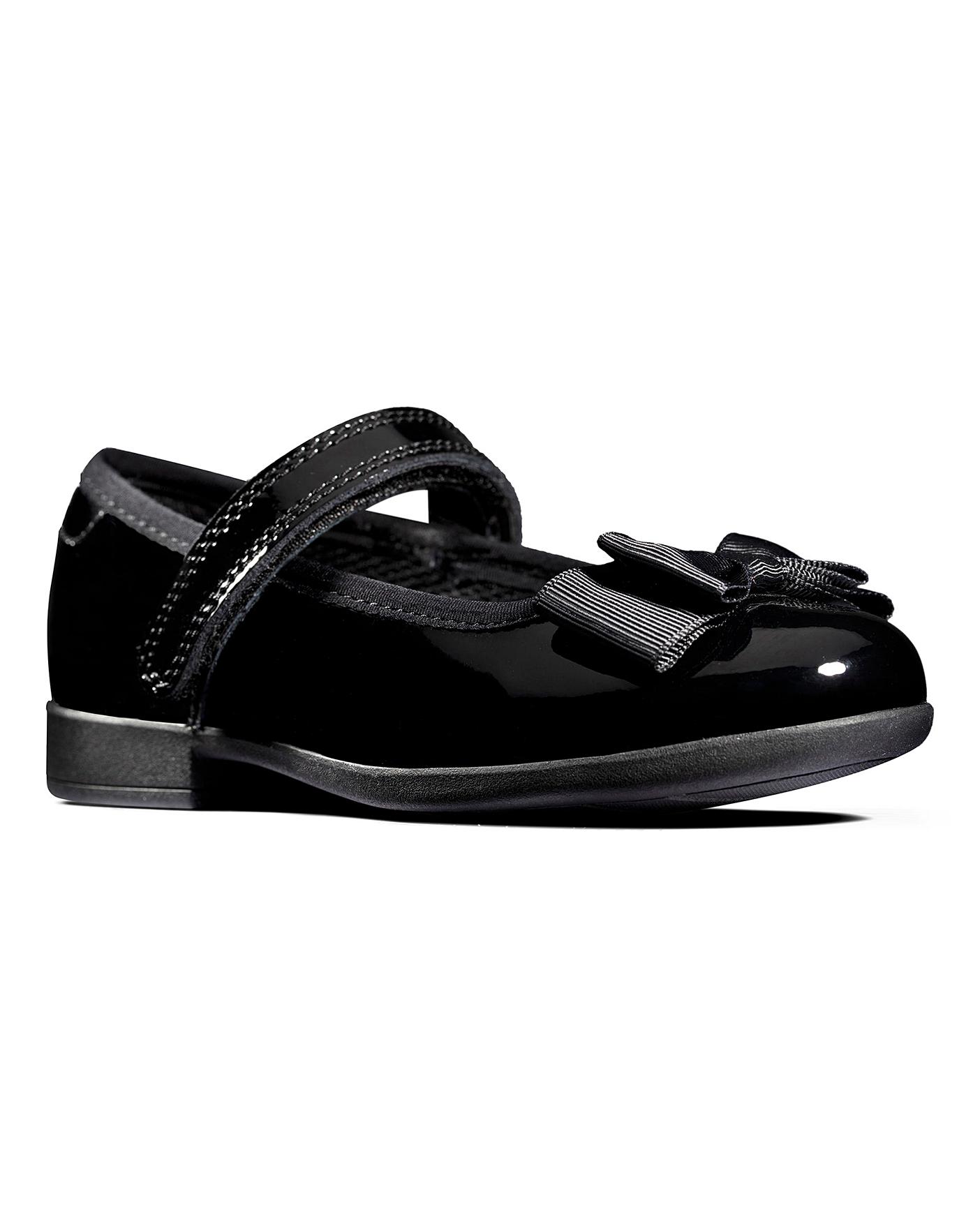 clarks black toddler shoes
