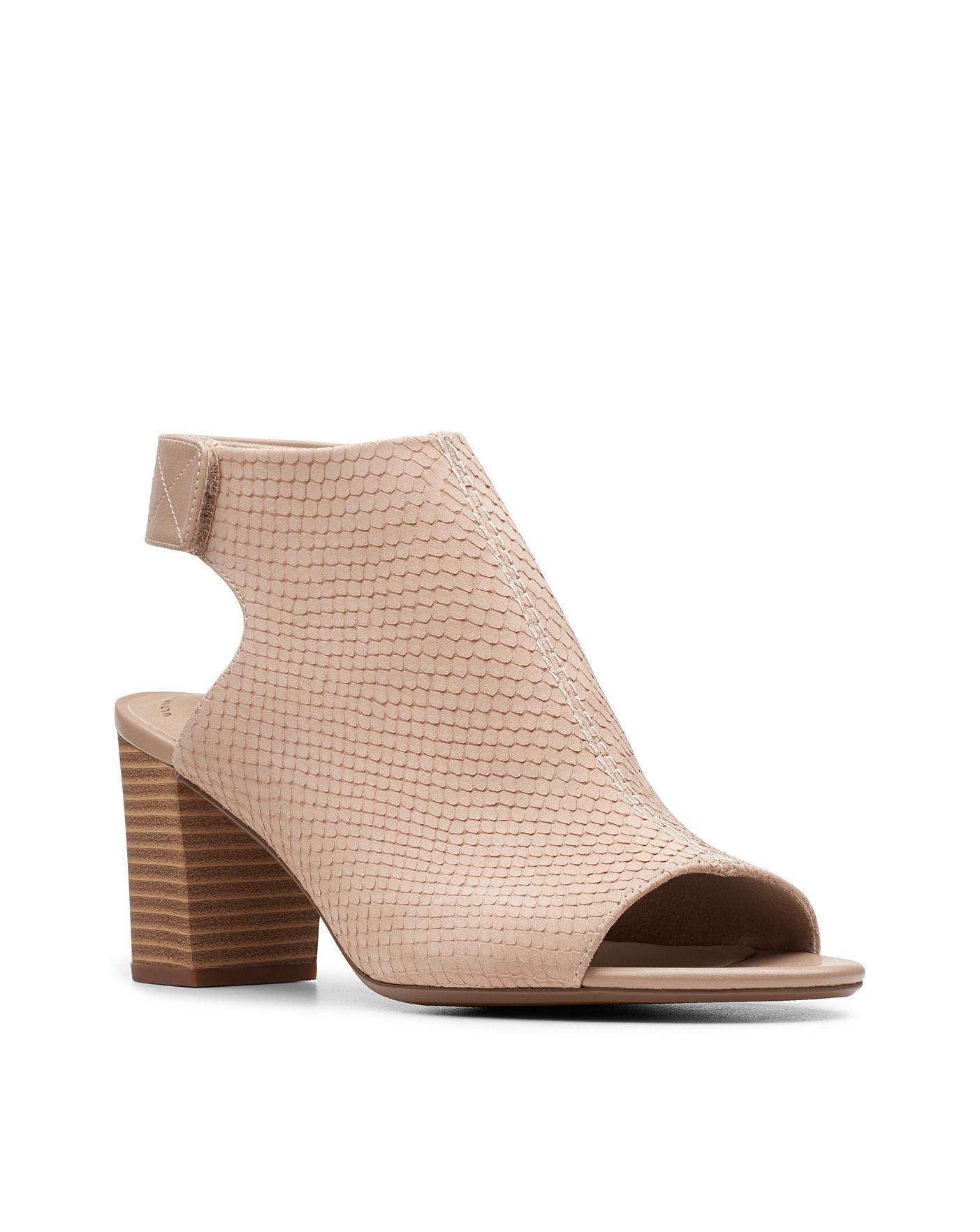 clarks deva bell sandal