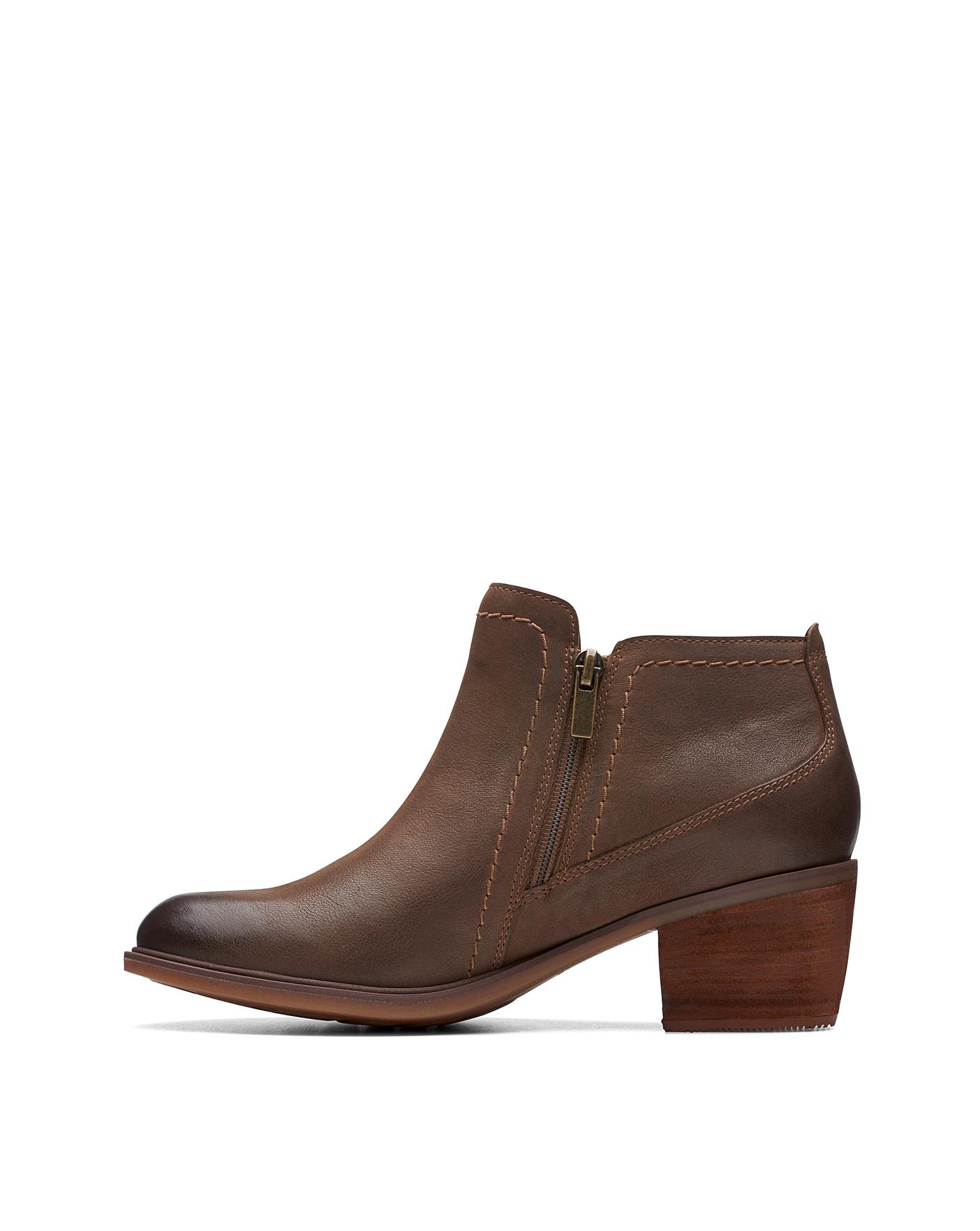 Clarks boots wide on sale fit