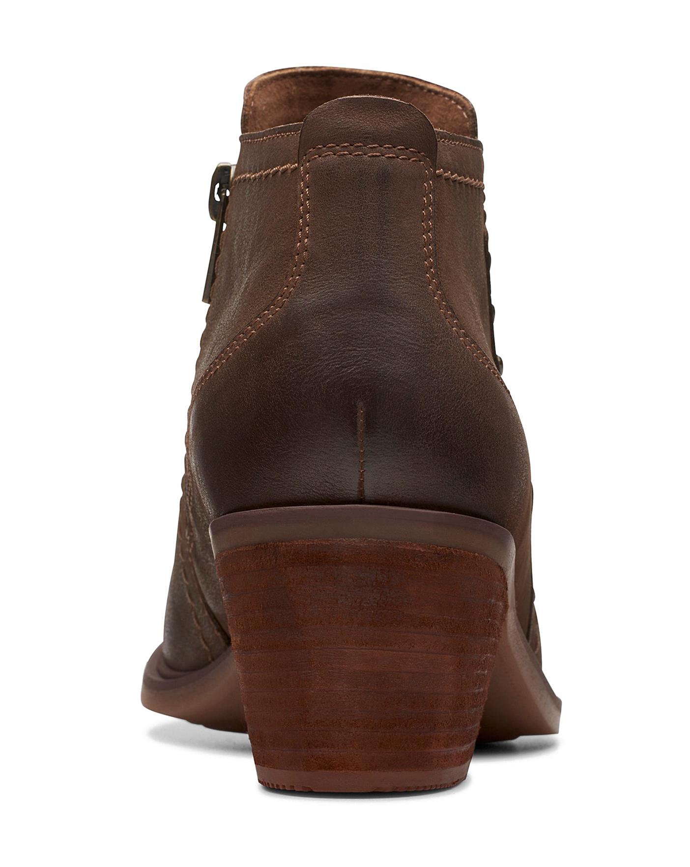 Clarks wide clearance fit boots sale