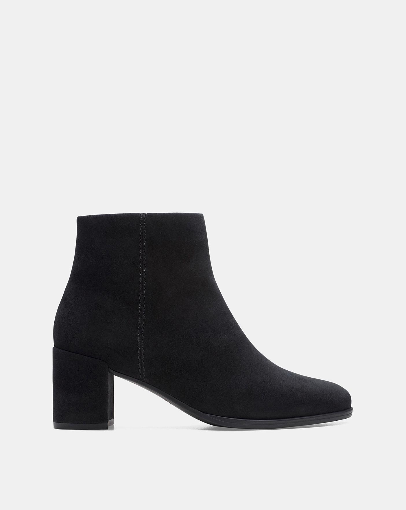 Clarks chelsea hot sale boots sale