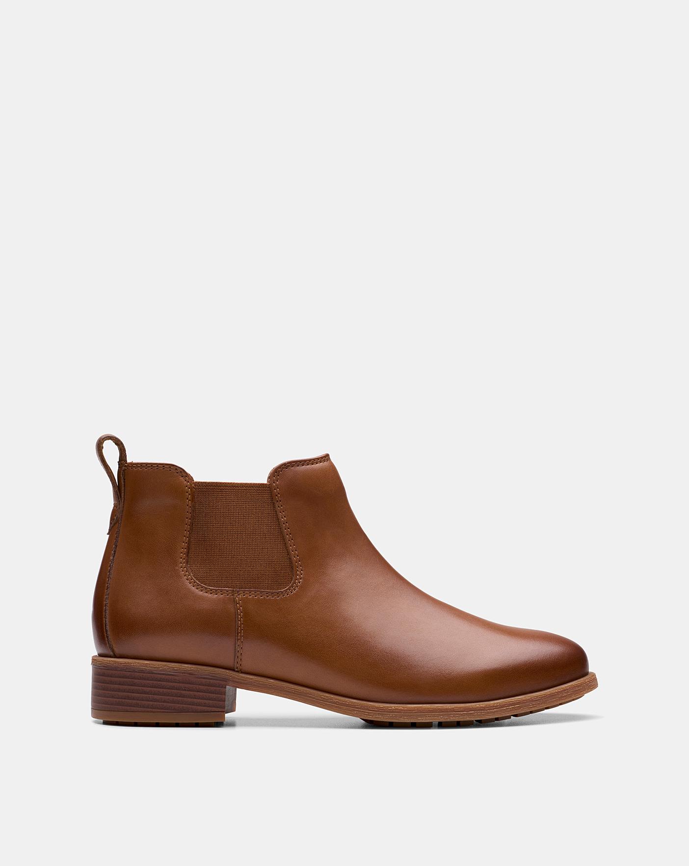 Clarks leather chelsea boots best sale