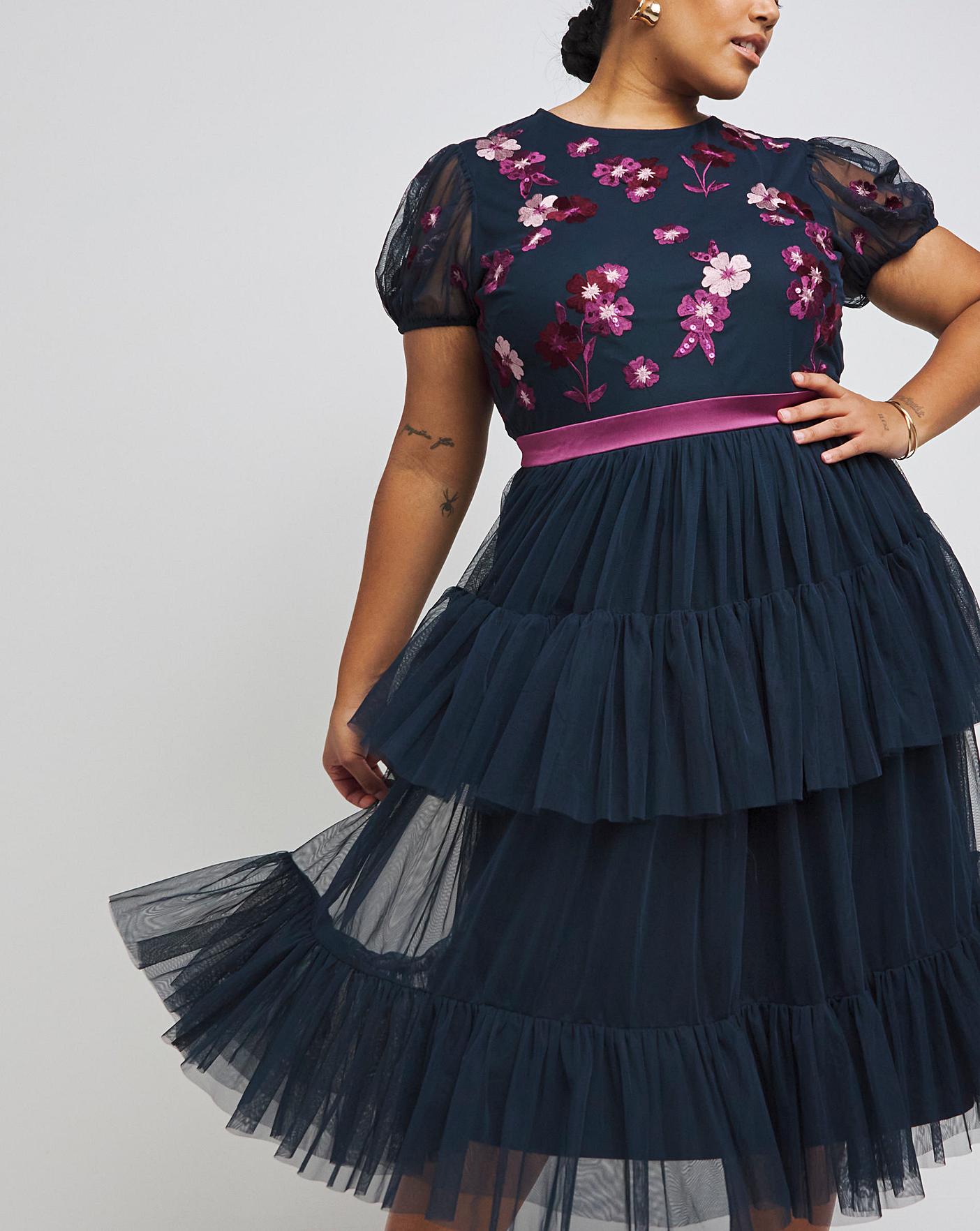 Maya Curve Embroidered Dress Marisota