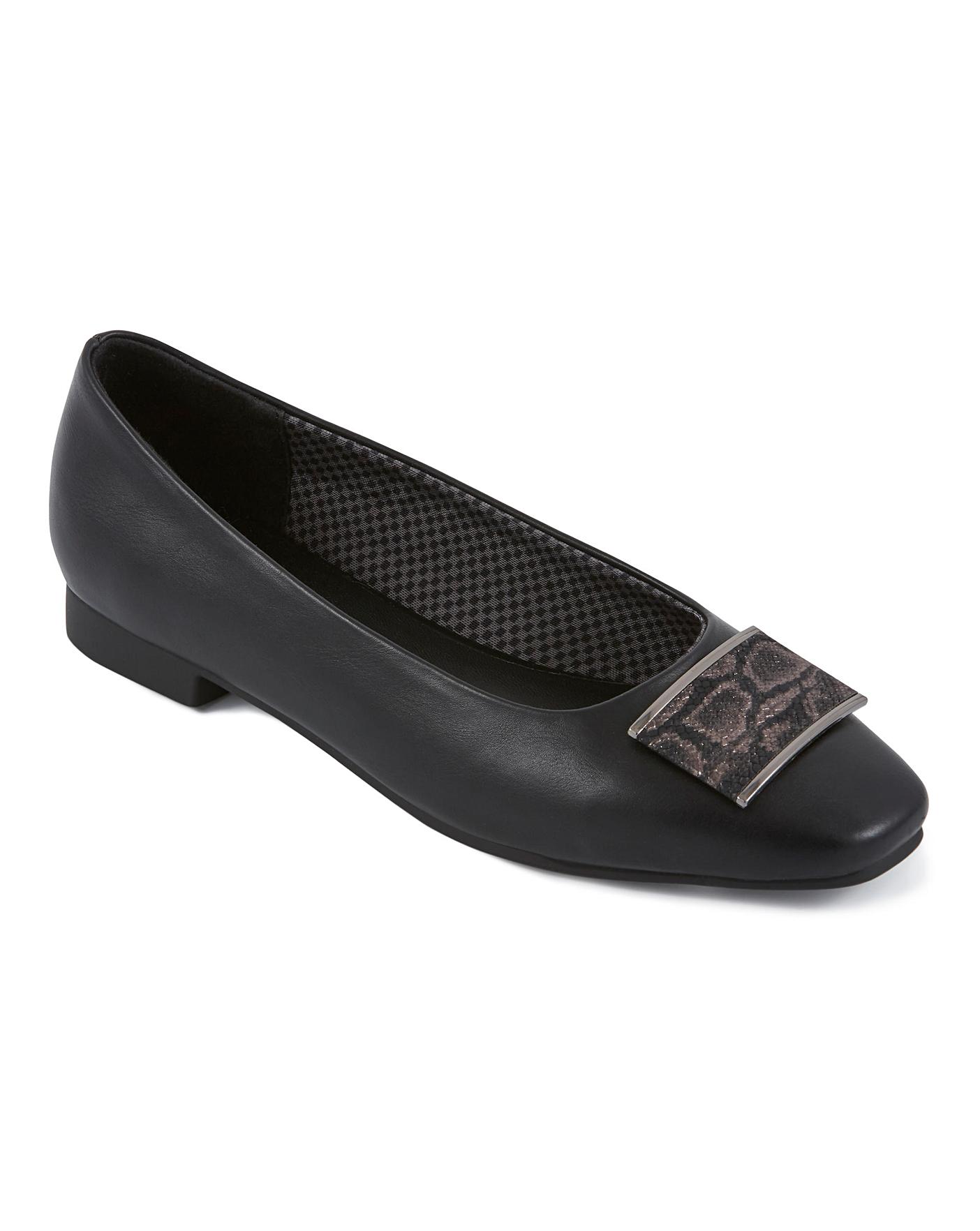 square toe leather ballerina pumps