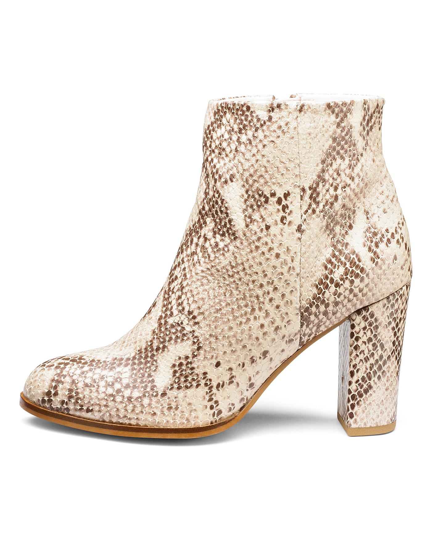 sole diva ankle boots