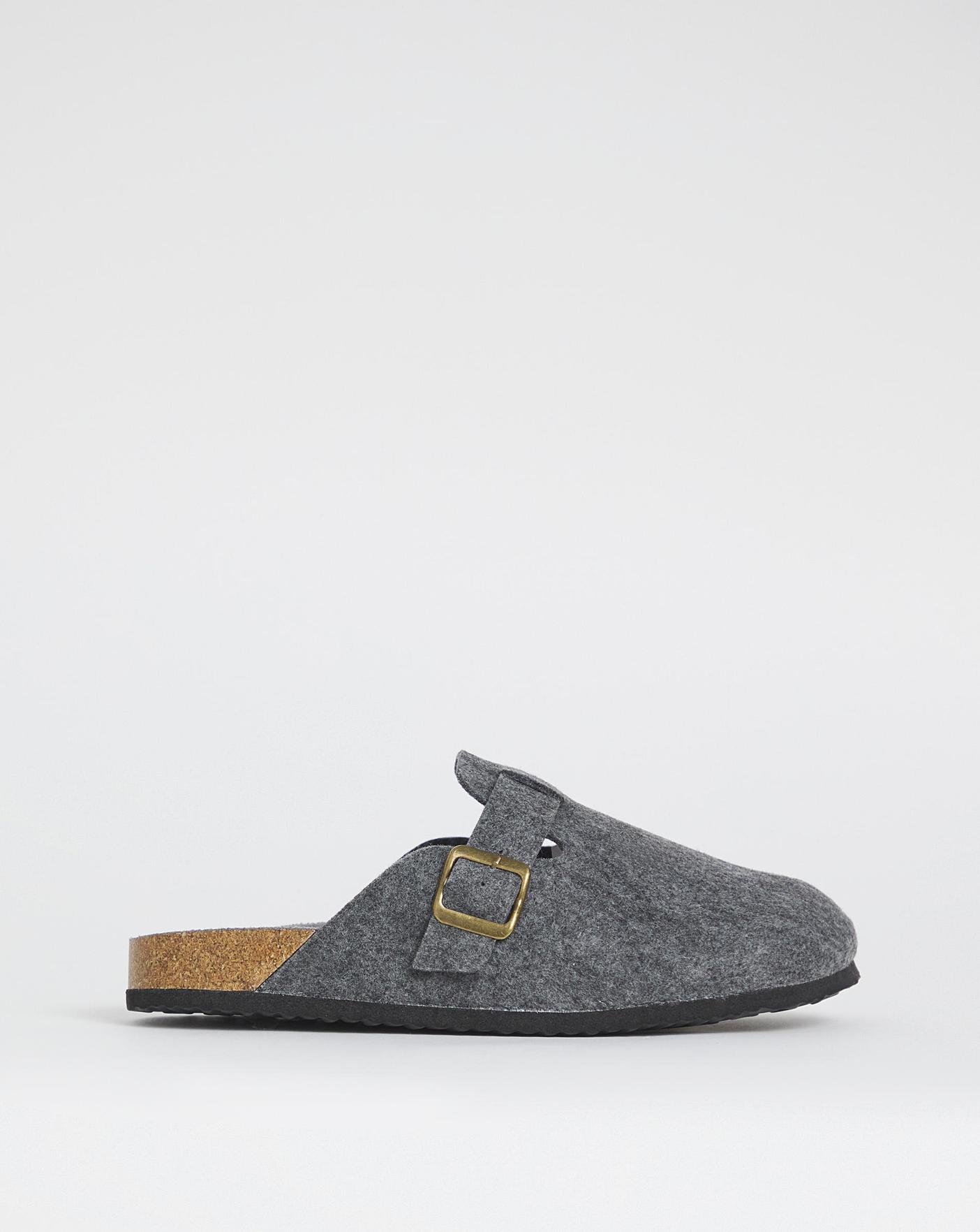 Premier man slippers online