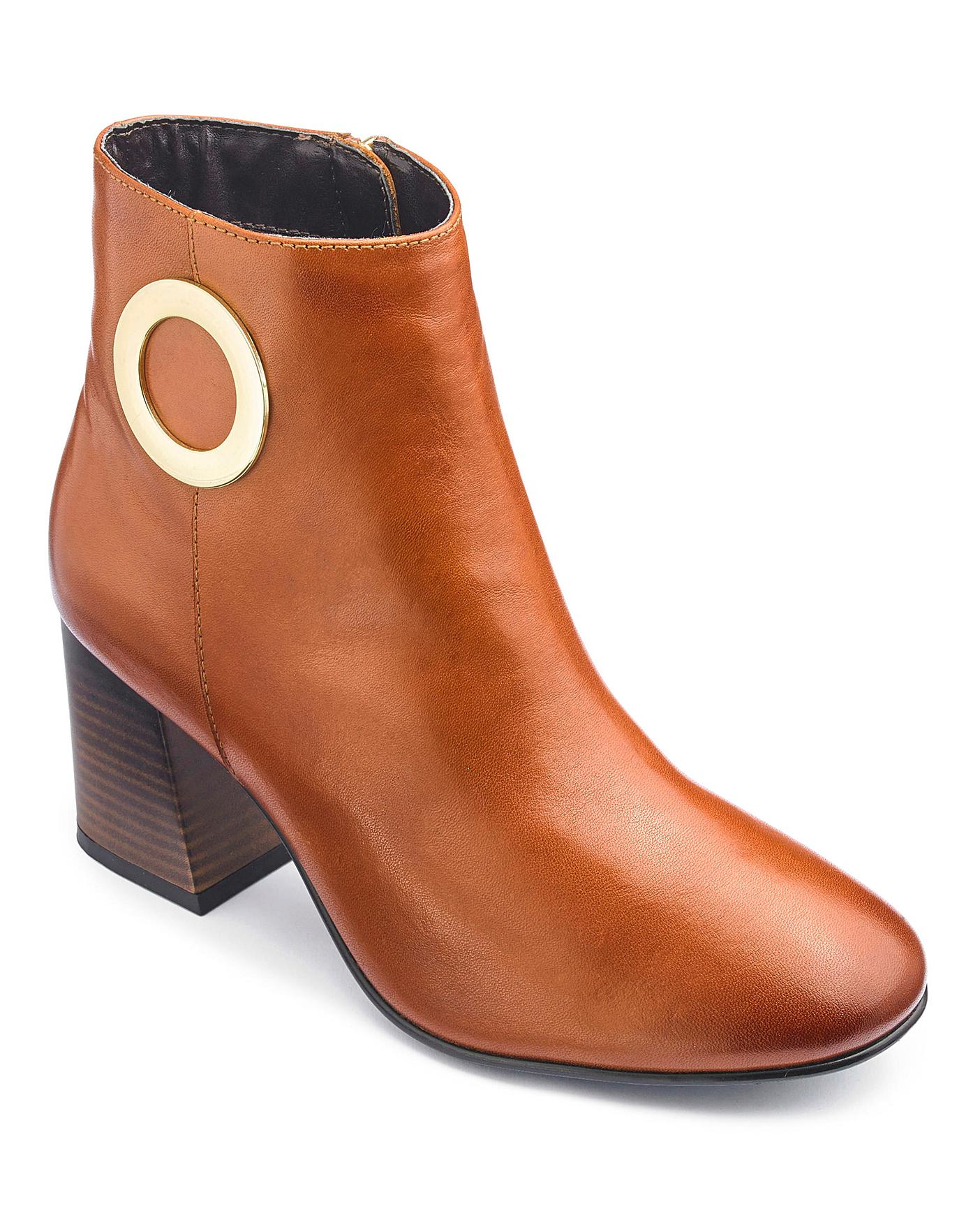ee fitting ankle boots