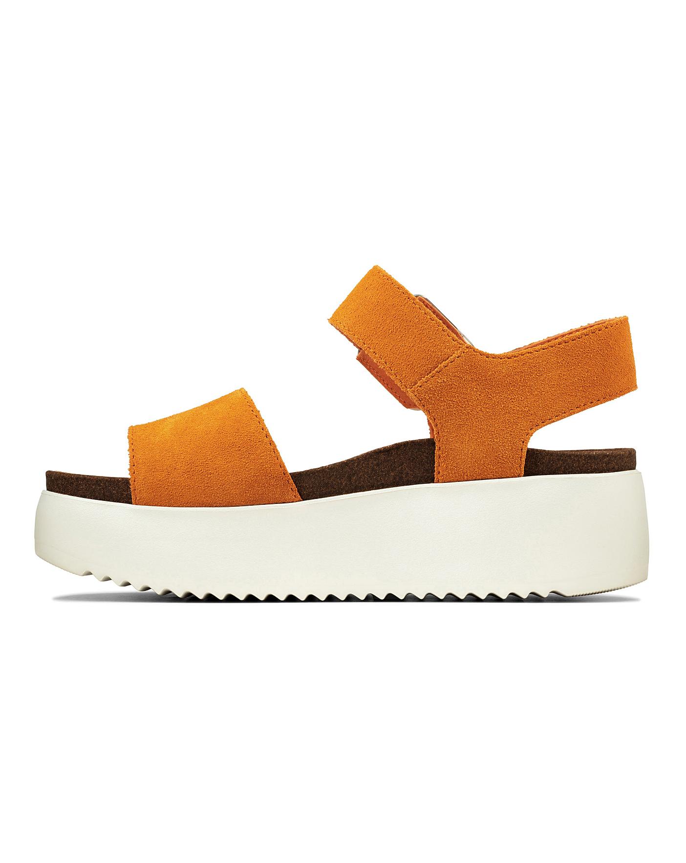 clarks flatform sandals