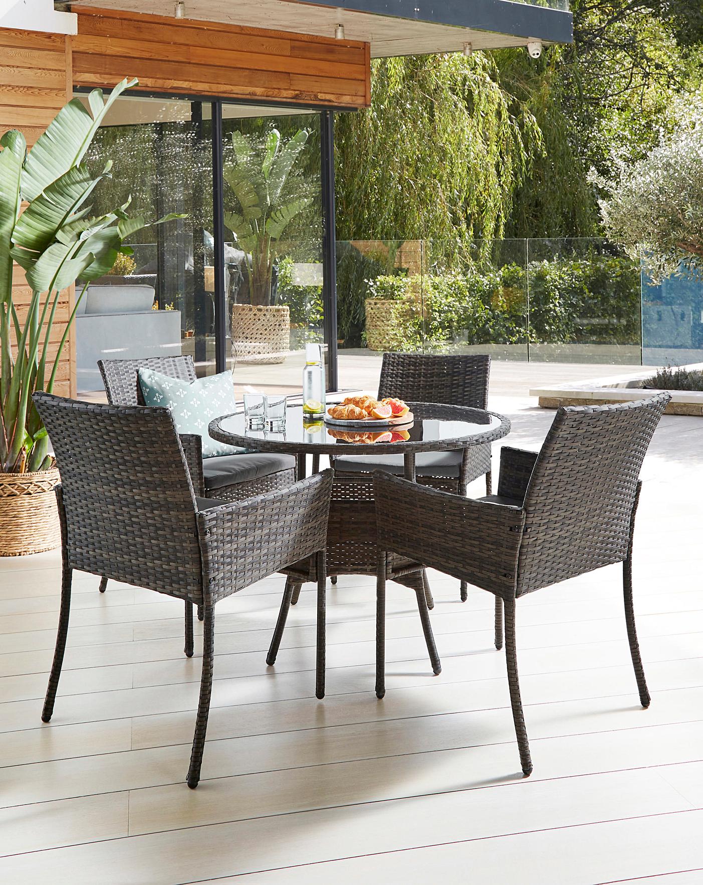 Circular rattan deals table and chairs