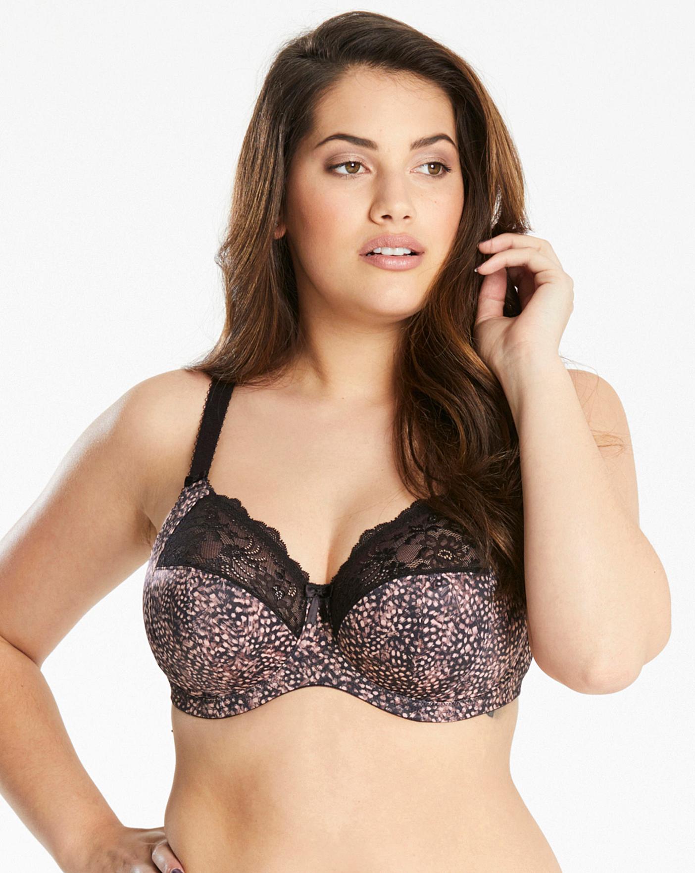 Chic and refined, the Elomi Morgan wired bra features a subtle animal print...
