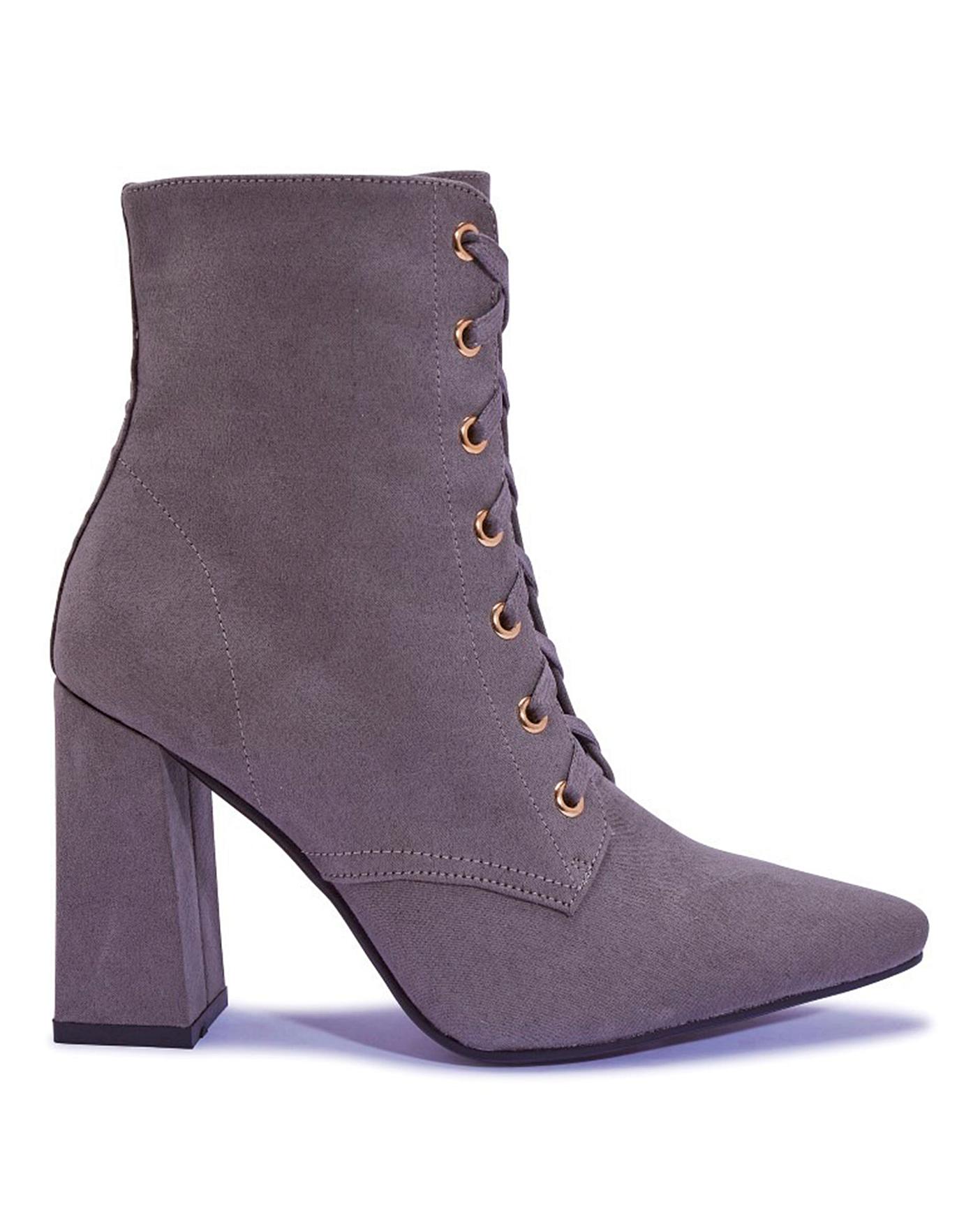 pointed boot
