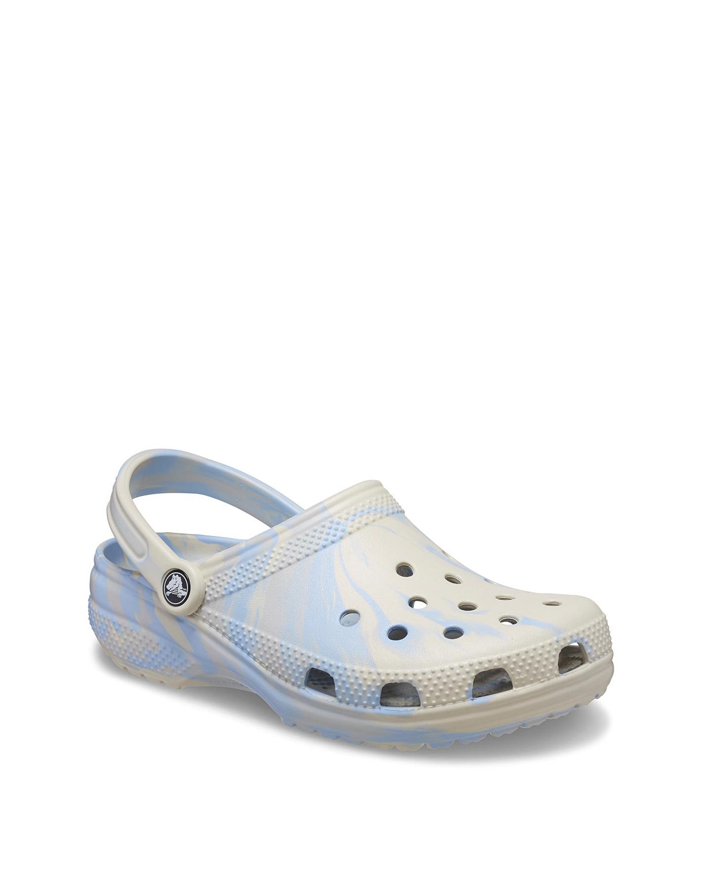 Tie dye 2025 chambray blue crocs