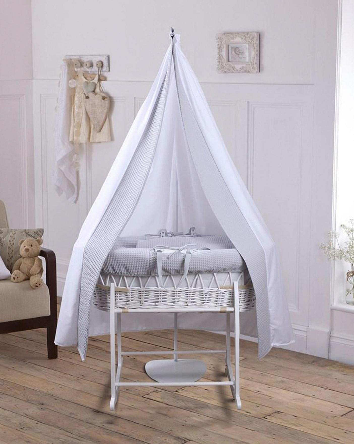 moses basket set up