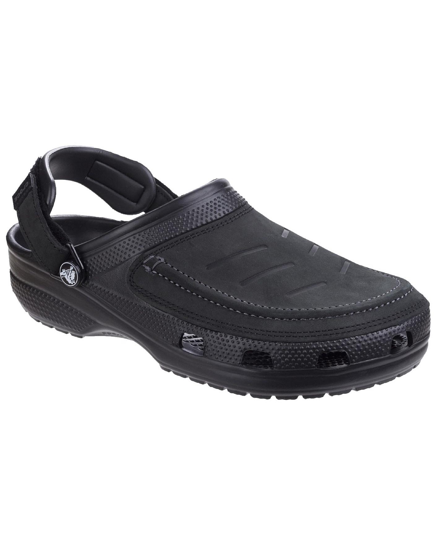 crocs close shoes