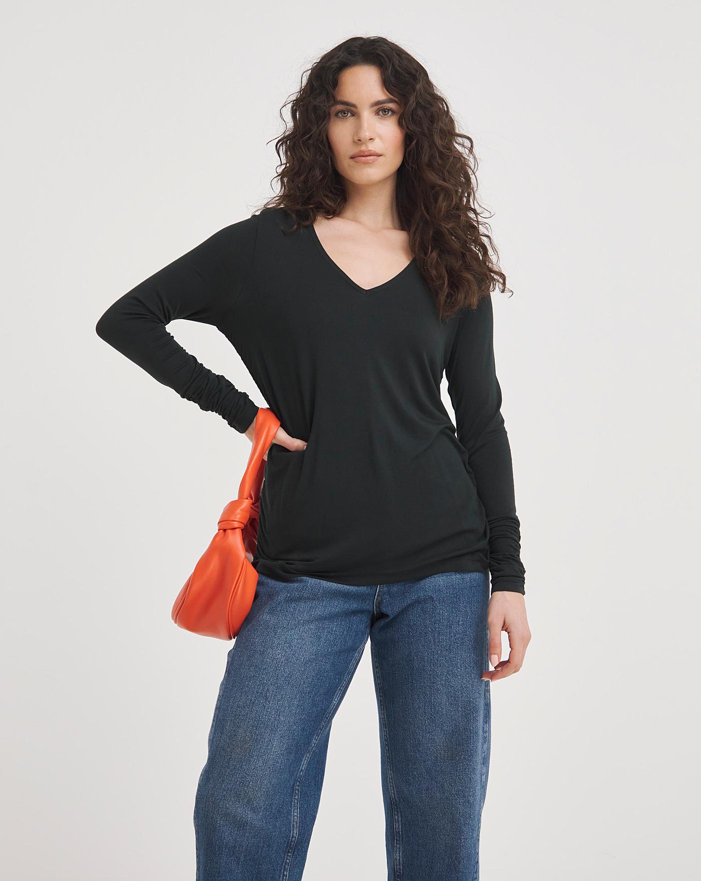 Pieces ruched side t-shirt in black