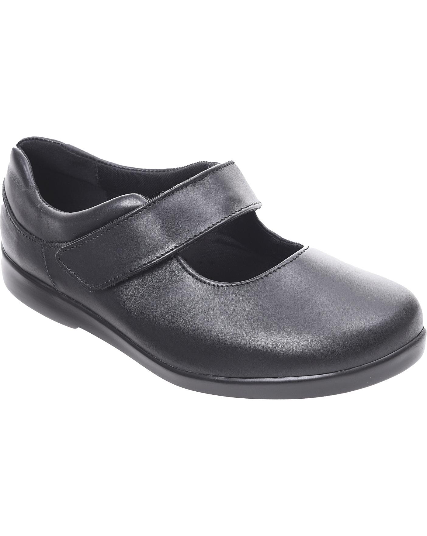 wide toe base shoes
