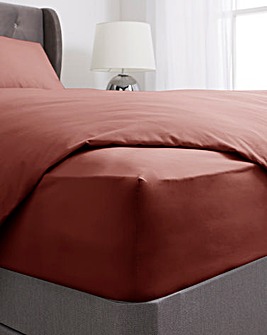 200 TC Plain Dyed Percale 28cm Fitted Sheet