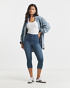 Light Wash Pull On Skinny Crop Jegging