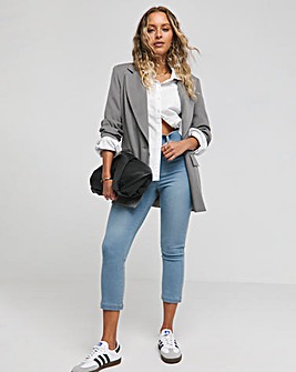 Light Wash Pull On Skinny Crop Jegging