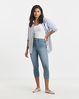 Light Wash Pull On Skinny Crop Jegging