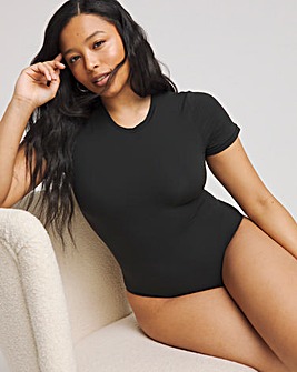 MAGISCULPT Light Control Smoothing T-Shirt Bodysuit