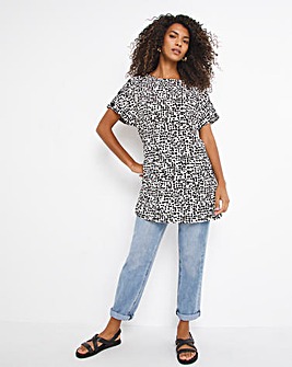 Mono Print Short Sleeve Longline Boxy Top With Black Buttons