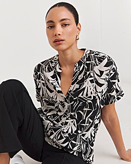 Mono Print Short Sleeve Pocket Front Blouse